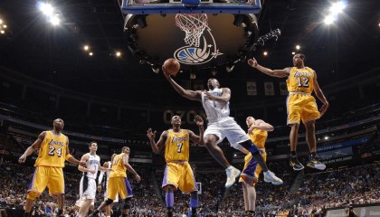 jiuyou游戏大厅-_红土季节：场地变更带来全新挑战_，红土地最佳观景时间