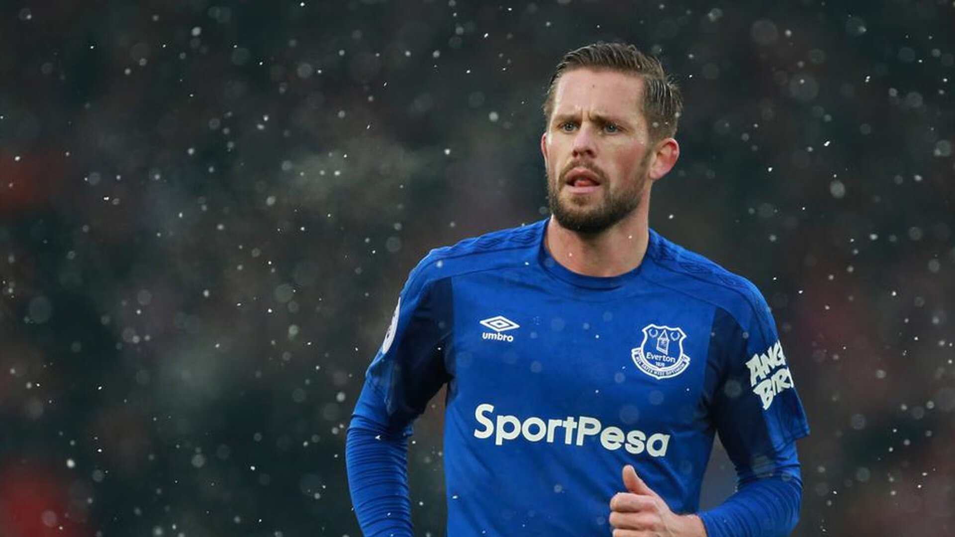 “英超激战正酣！榜首球队迎来强敌考验”，英超 激烈